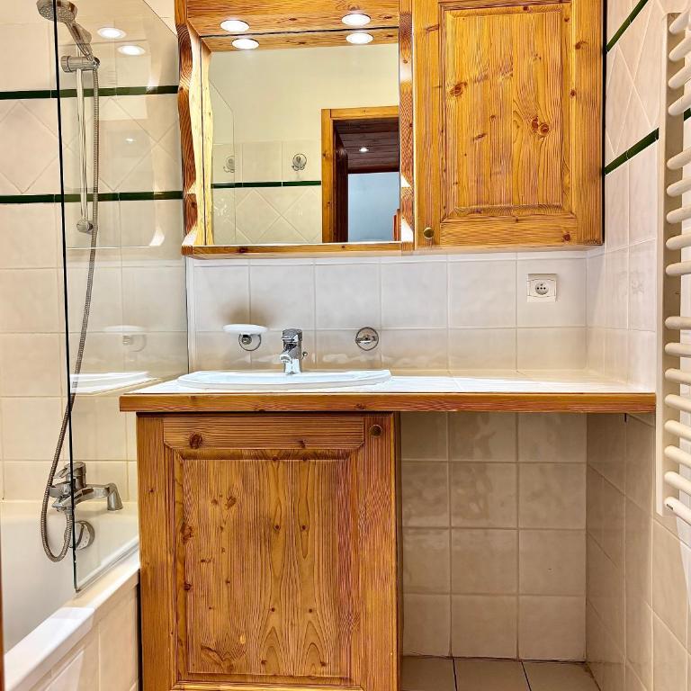 Ski-In Ski-Out - Mon Petit Chalet - Sunny Balcony - Les 3 Vallées - One-Bedroom Apartment - 39