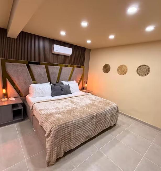 Jacuzzi y piscina, 8 habitaciones Medellín, Poblado - Apartamento - 11