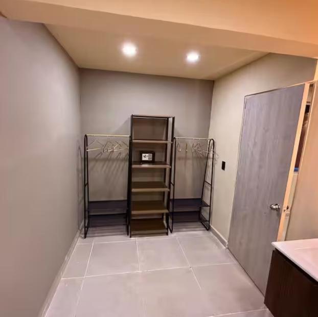 Jacuzzi y piscina, 8 habitaciones Medellín, Poblado - Apartamento - 14