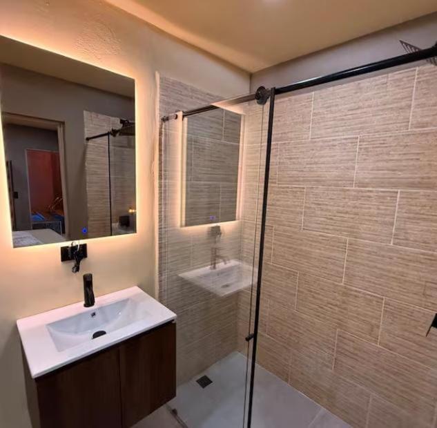 Jacuzzi y piscina, 8 habitaciones Medellín, Poblado - Apartamento - 15