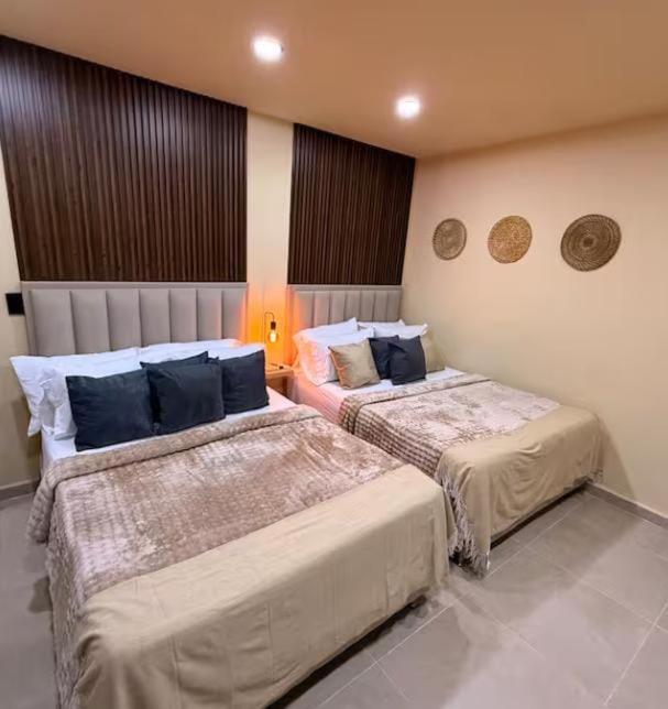 Jacuzzi y piscina, 8 habitaciones Medellín, Poblado - Apartamento - 18