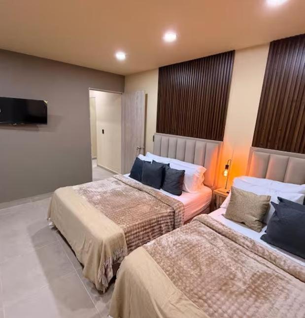 Jacuzzi y piscina, 8 habitaciones Medellín, Poblado - Apartamento - 21
