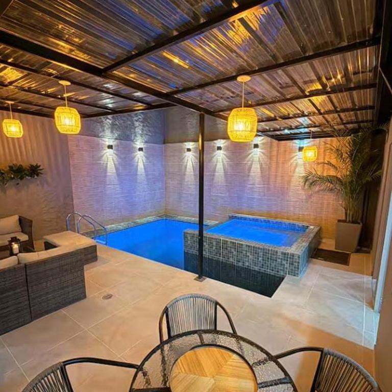 Jacuzzi y piscina, 8 habitaciones Medellín, Poblado - Apartamento - 23
