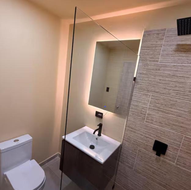 Jacuzzi y piscina, 8 habitaciones Medellín, Poblado - Apartamento - 29