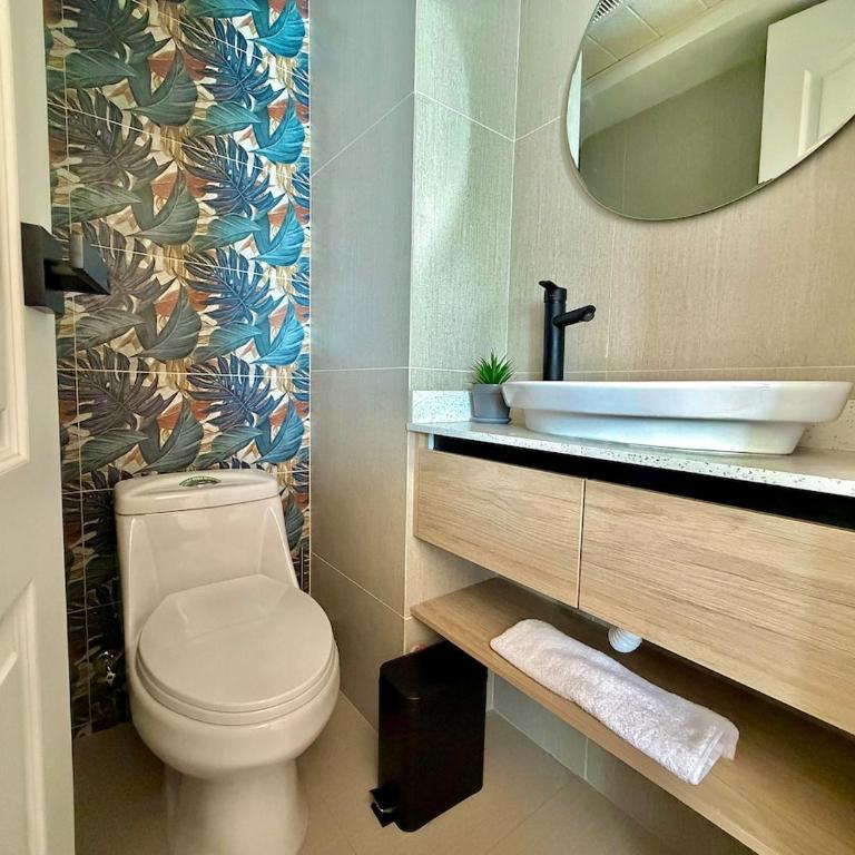 Bright 3bedroom apartment near Quicentro - Three-Bedroom Apartment - 8