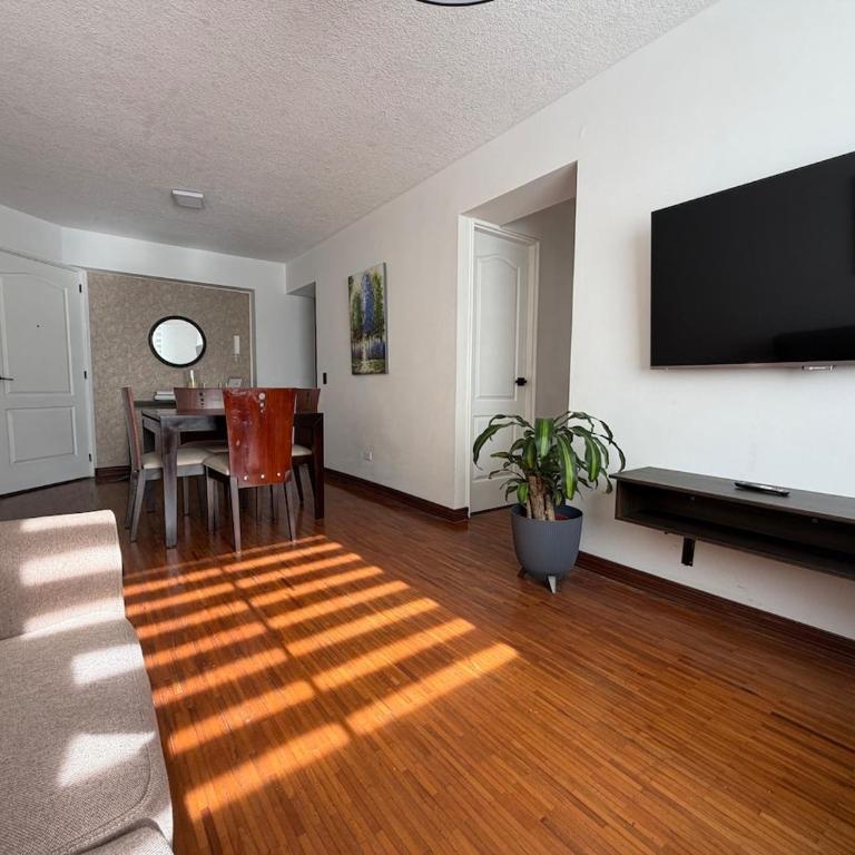 Bright 3bedroom apartment near Quicentro - Three-Bedroom Apartment - 9