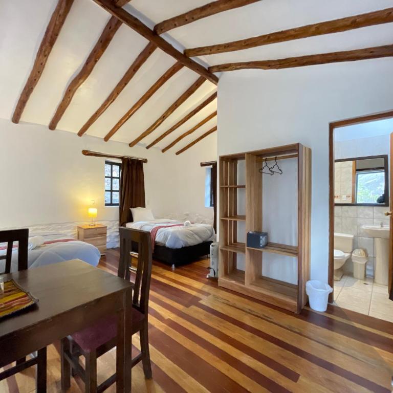 Hotel Sagrada Tierra Ollantaytambo - Triple Room with Mountain View - 11