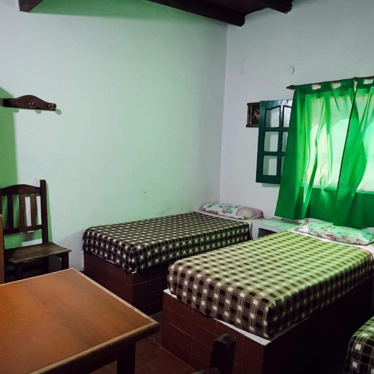 Complejo Los Algarrobos - Habitación Cuádruple con baño privado - 1