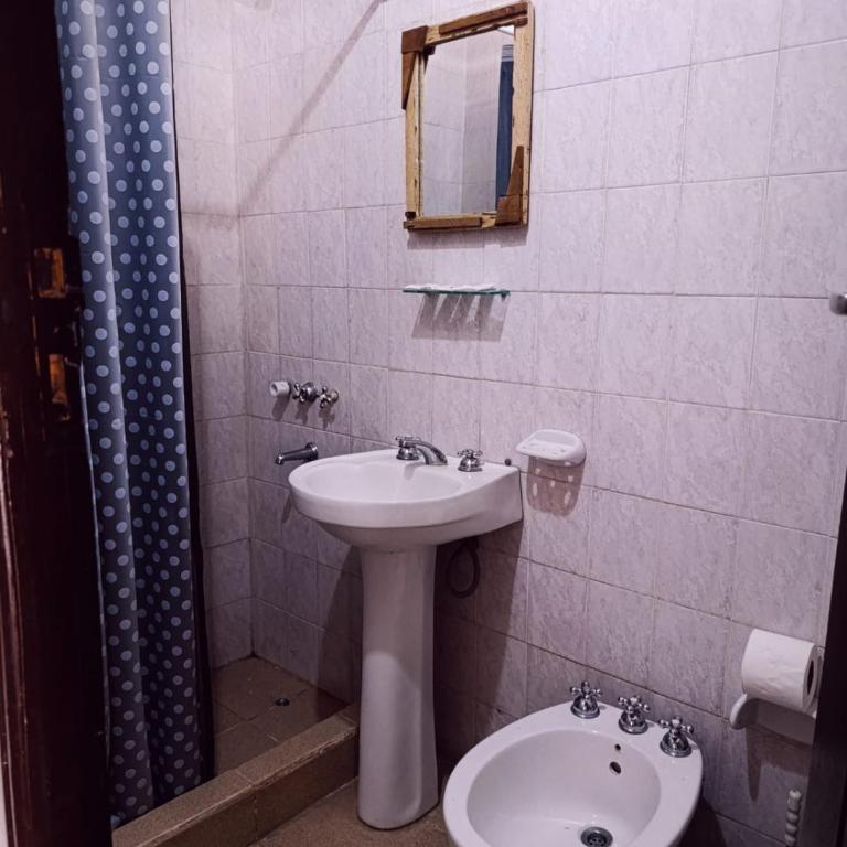 Complejo Los Algarrobos - Habitación Triple con baño privado - 2