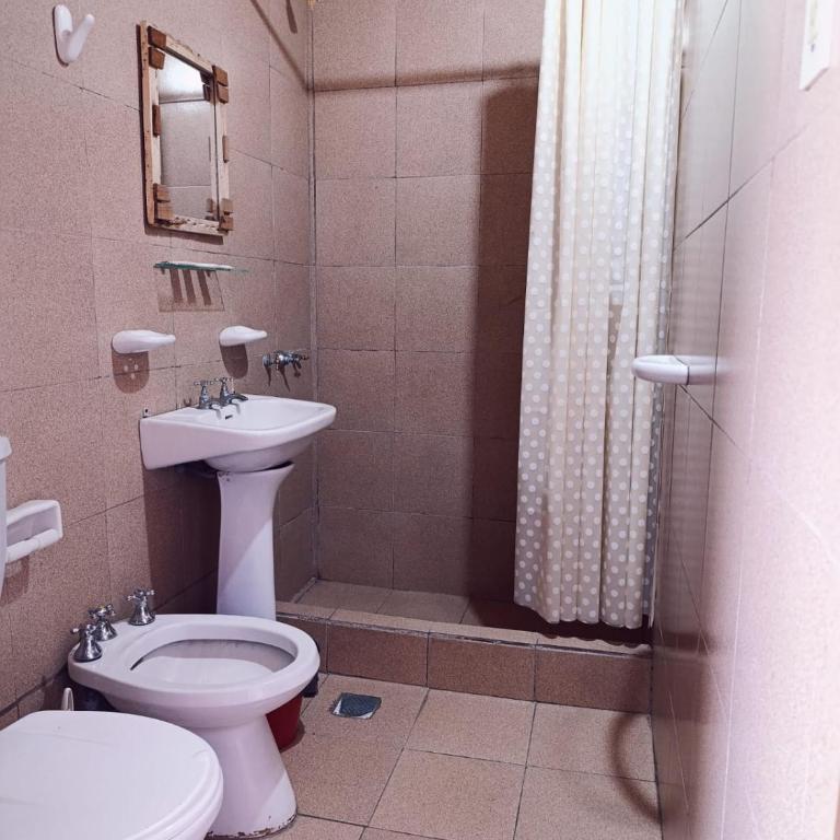 Complejo Los Algarrobos - Habitación Cuádruple con baño privado - 3