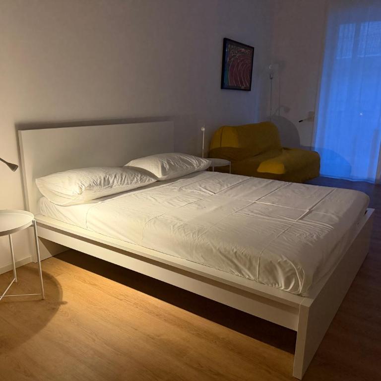 Maison Oberdan 63 - Camera Matrimoniale con Letto Supplementare - 12