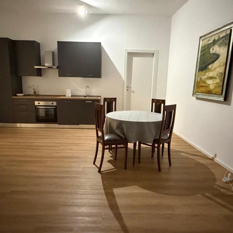 Maison Oberdan 63 - Camera Matrimoniale con Letto Supplementare - 11