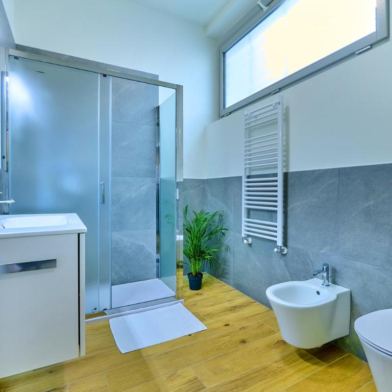 Lecco Lake Apartments Villa Liberty - Studio Apartment with King Bed - 11
