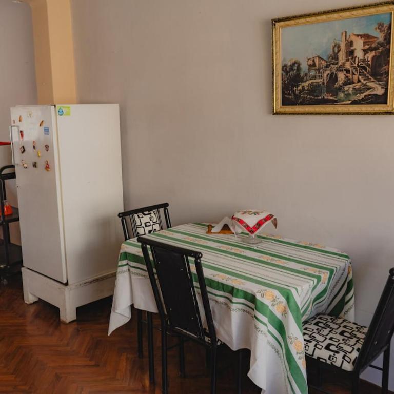 Departamento vintage amplio en casa de Pochito - Two-Bedroom Apartment - 13