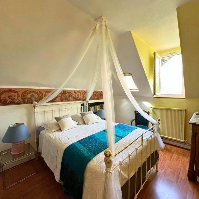 Chambre Rose - Maison La Petite Vigne Chambres d'hôtes - Chambre Double avec Salle de Bains Privative - 2