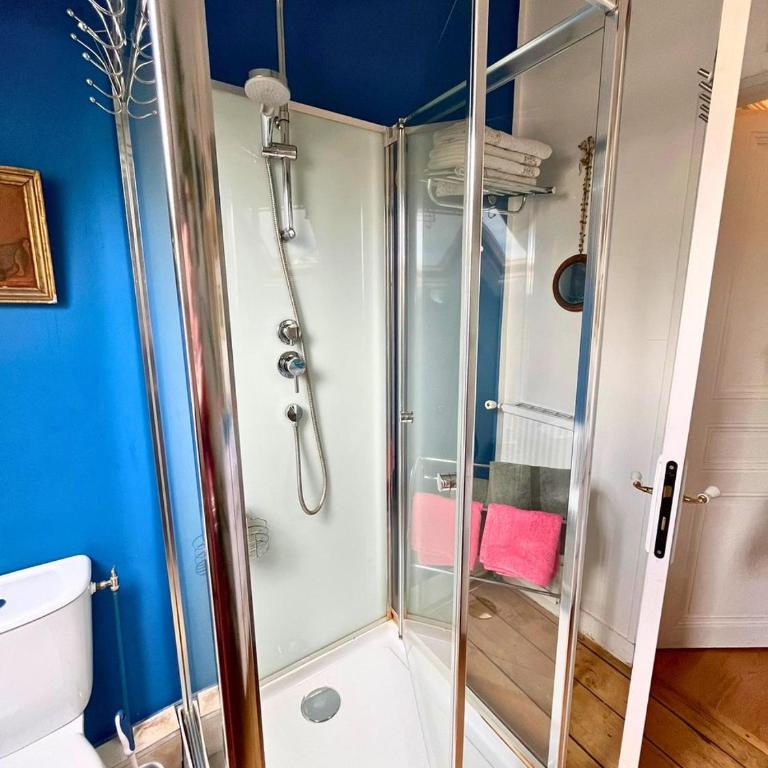 Chambre Rose - Maison La Petite Vigne Chambres d'hôtes - Chambre Double avec Salle de Bains Privative - 4