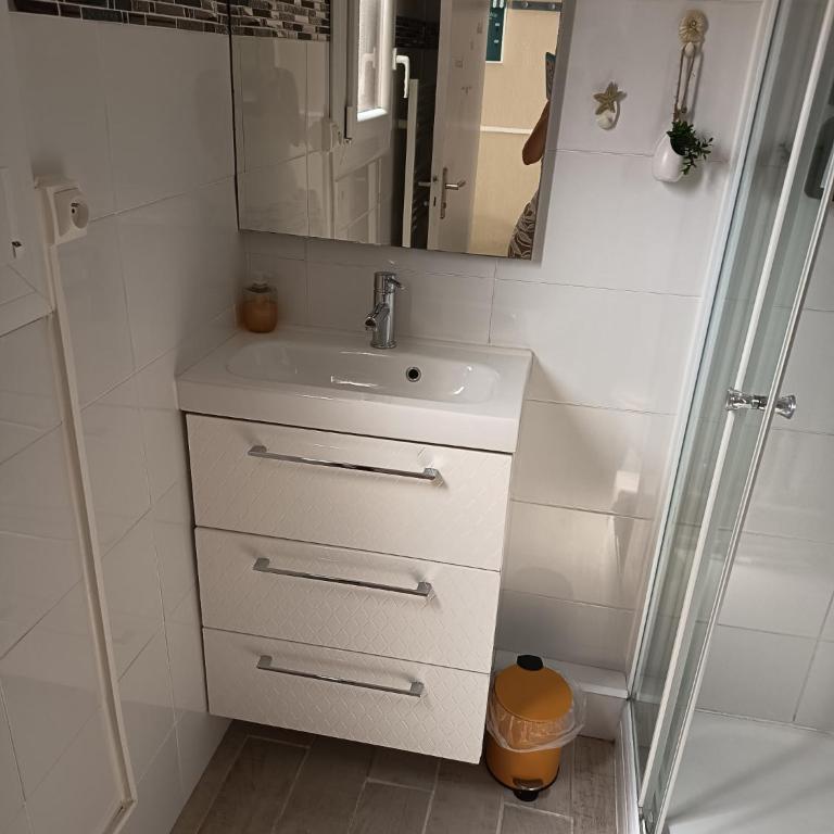 Maison Clealine Frontignan plage à 100m, Meublé Tourisme 3 étoiles, parking gratuit, wifi - Maison 2 Chambres - 39