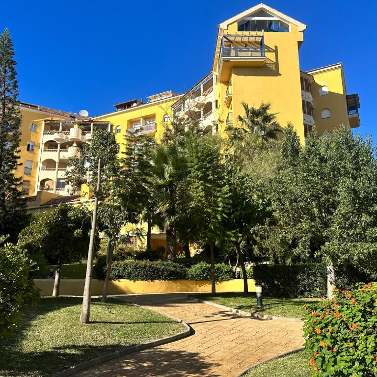 Bonitas vistas y situación perfecta - Three-Bedroom Apartment with Balcony - 12