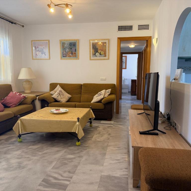 Bonitas vistas y situación perfecta - Three-Bedroom Apartment with Balcony - 28