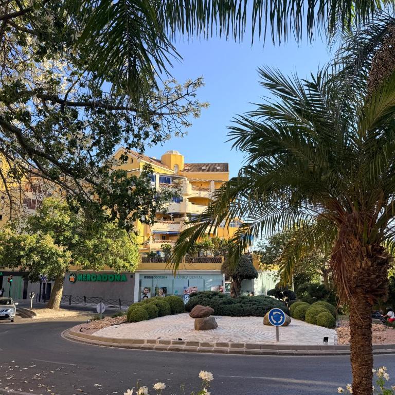Bonitas vistas y situación perfecta - Three-Bedroom Apartment with Balcony - 47
