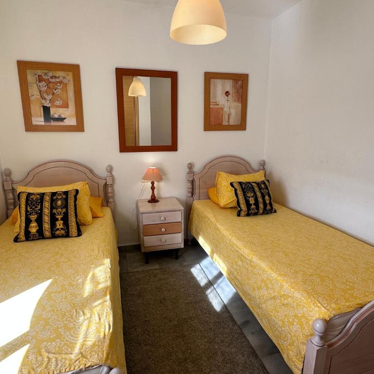 Bonitas vistas y situación perfecta - Three-Bedroom Apartment with Balcony - 33