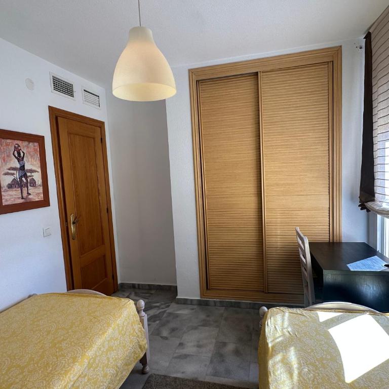 Bonitas vistas y situación perfecta - Three-Bedroom Apartment with Balcony - 35