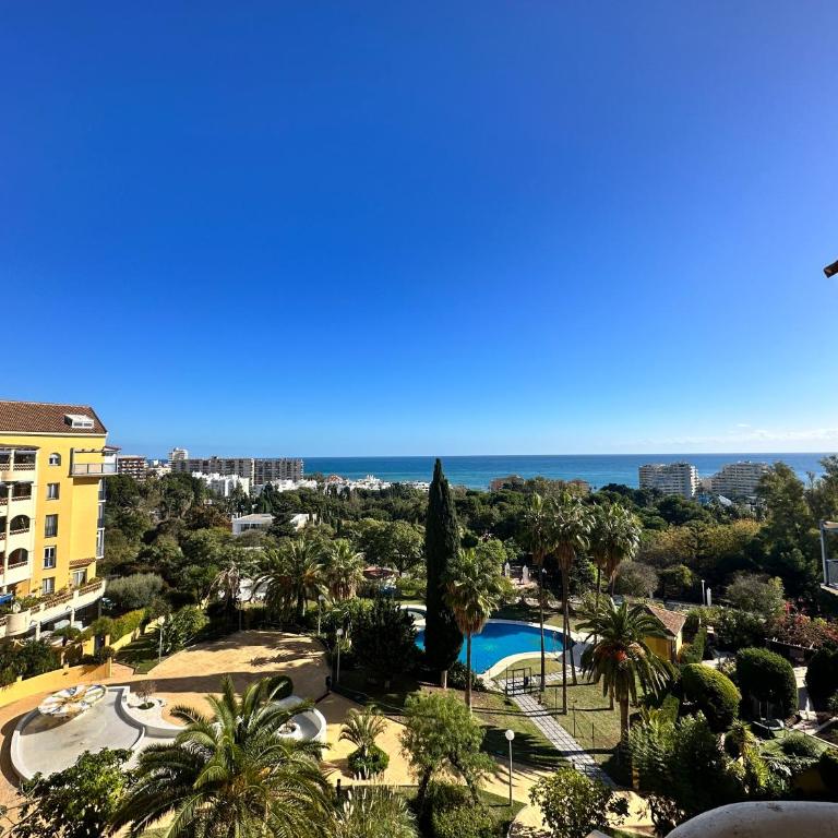 Bonitas vistas y situación perfecta - Three-Bedroom Apartment with Balcony - 49