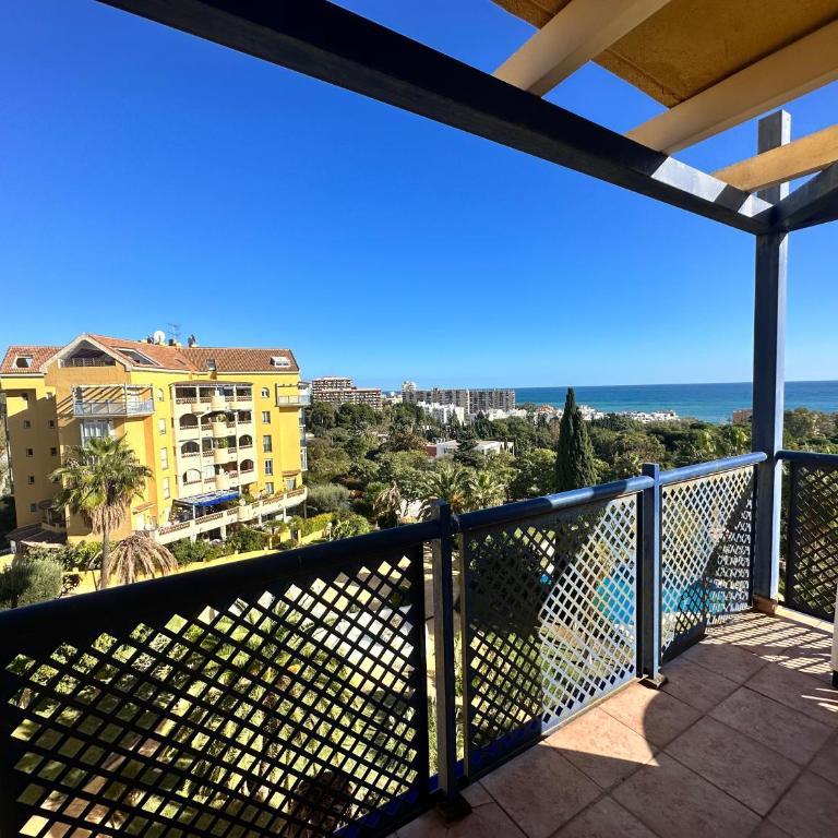 Bonitas vistas y situación perfecta - Three-Bedroom Apartment with Balcony - 41