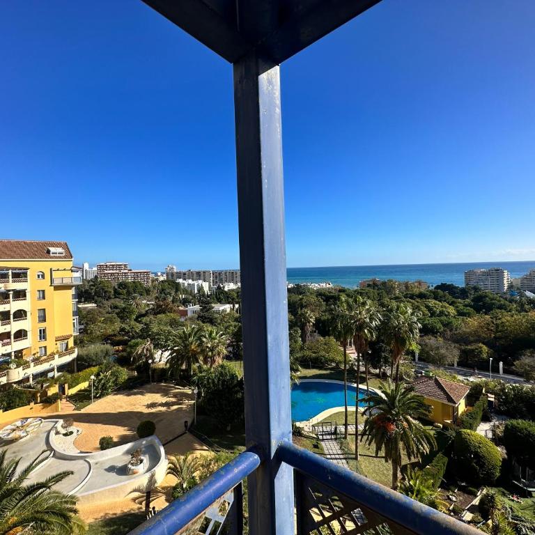 Bonitas vistas y situación perfecta - Three-Bedroom Apartment with Balcony - 52