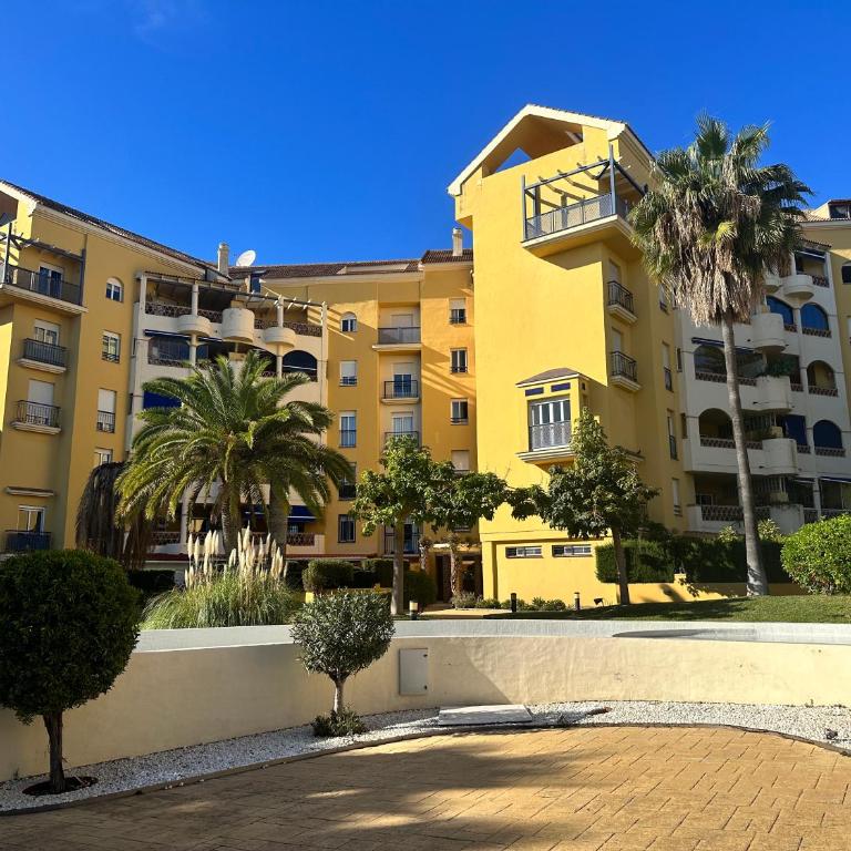 Bonitas vistas y situación perfecta - Three-Bedroom Apartment with Balcony - 58