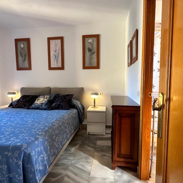 Bonitas vistas y situación perfecta - Three-Bedroom Apartment with Balcony - 64