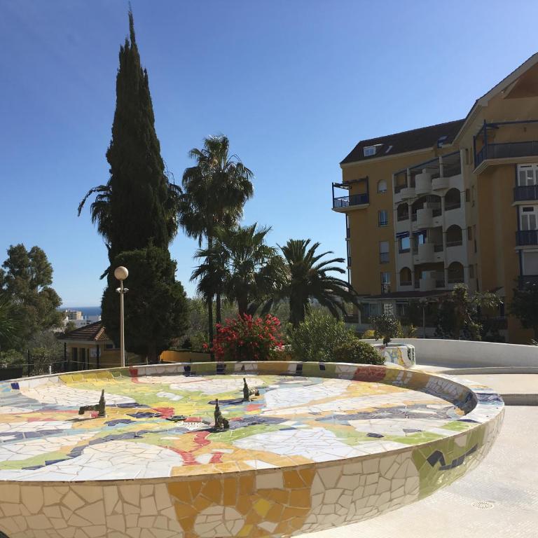 Bonitas vistas y situación perfecta - Three-Bedroom Apartment with Balcony - 66