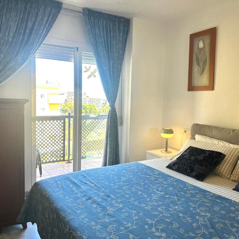 Bonitas vistas y situación perfecta - Three-Bedroom Apartment with Balcony - 73