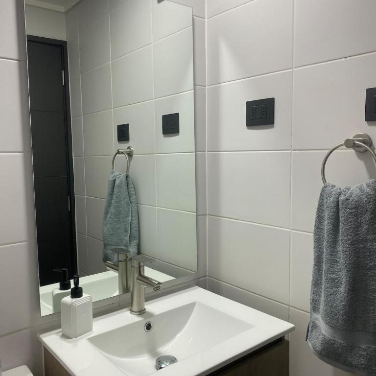 Full equipado, a pasos de clínica, mall, metro, WiFi, estacionamiento - Two-Bedroom Apartment - 6