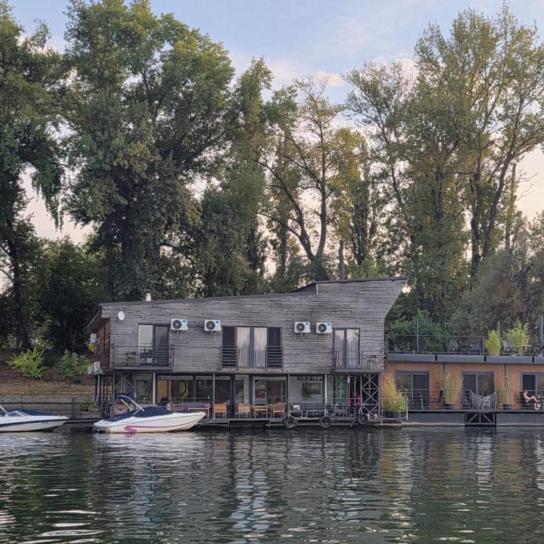 Boatel Charlie LUX - Deluxe Zweibettzimmer mit Meerblick - 17