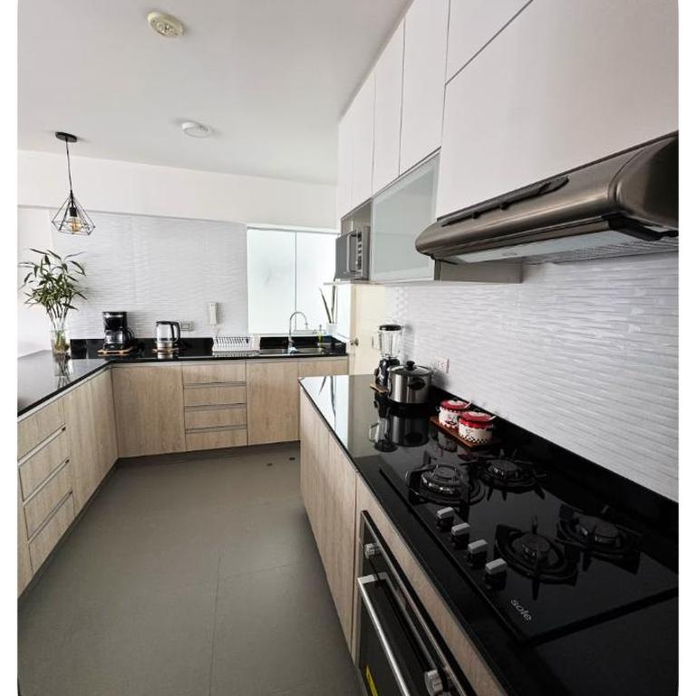 Espacioso departamento 3 dormitorios en el Corazón de Miraflores - Apartamento de 1 dormitorio - 2