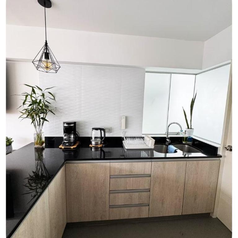 Espacioso departamento 3 dormitorios en el Corazón de Miraflores - Apartamento de 1 dormitorio - 24