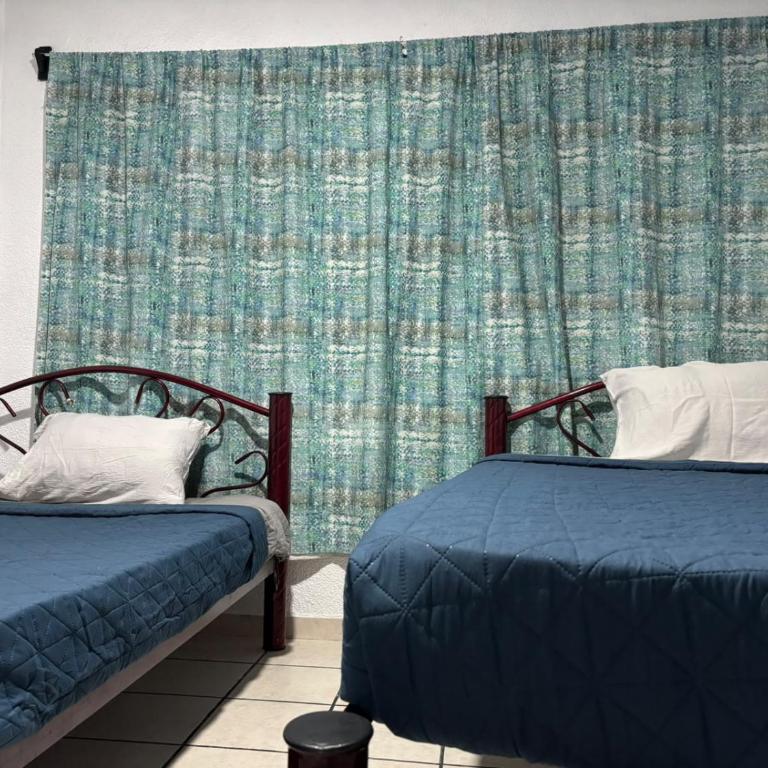 Room near AICM Airport - Vierbettzimmer - 1