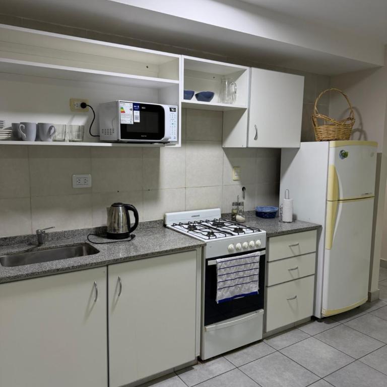 Departamento completo cerca del Estadio Único SDE - Two-Bedroom Apartment - 4