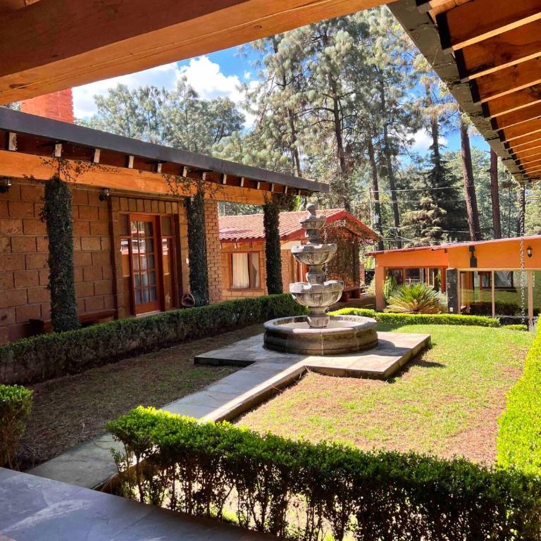 Alberca Techada Climatizada,Fogata, Billar - Four-Bedroom House - 3