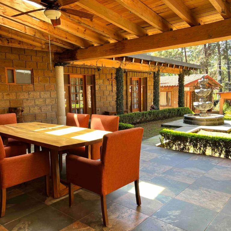 Alberca Techada Climatizada,Fogata, Billar - Four-Bedroom House - 6