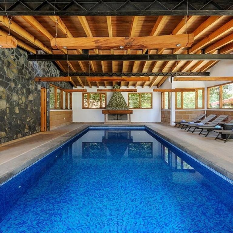 Alberca Techada Climatizada,Fogata, Billar - Four-Bedroom House - 26