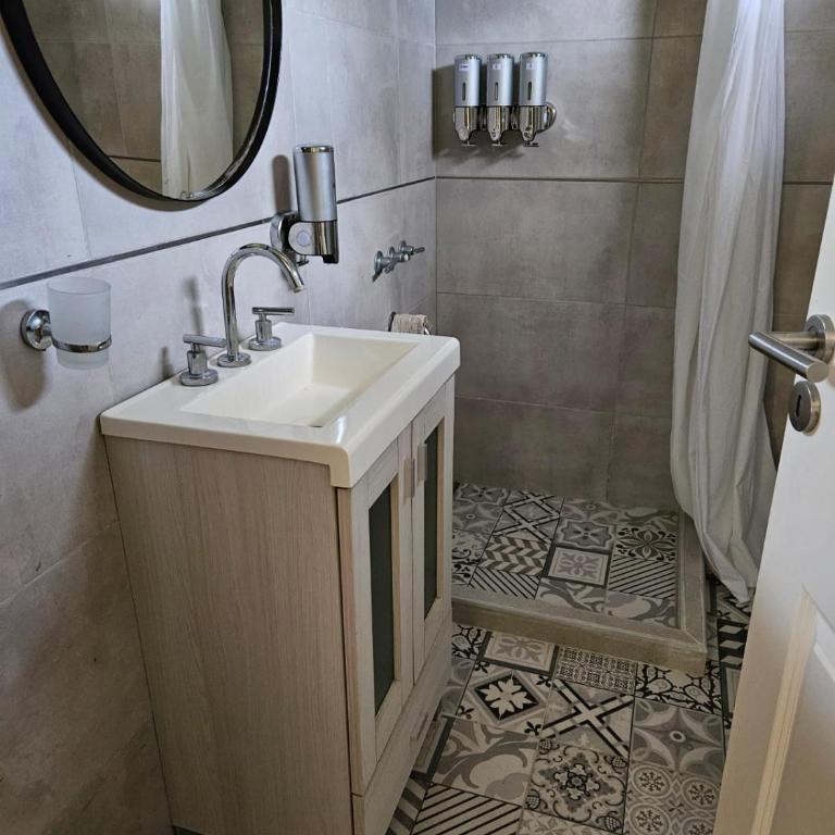 Casa con pileta en La Caleta - One-Bedroom House - 8