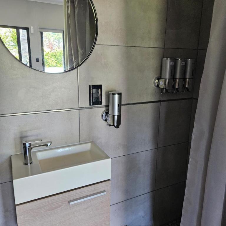Casa con pileta en La Caleta - One-Bedroom House - 11