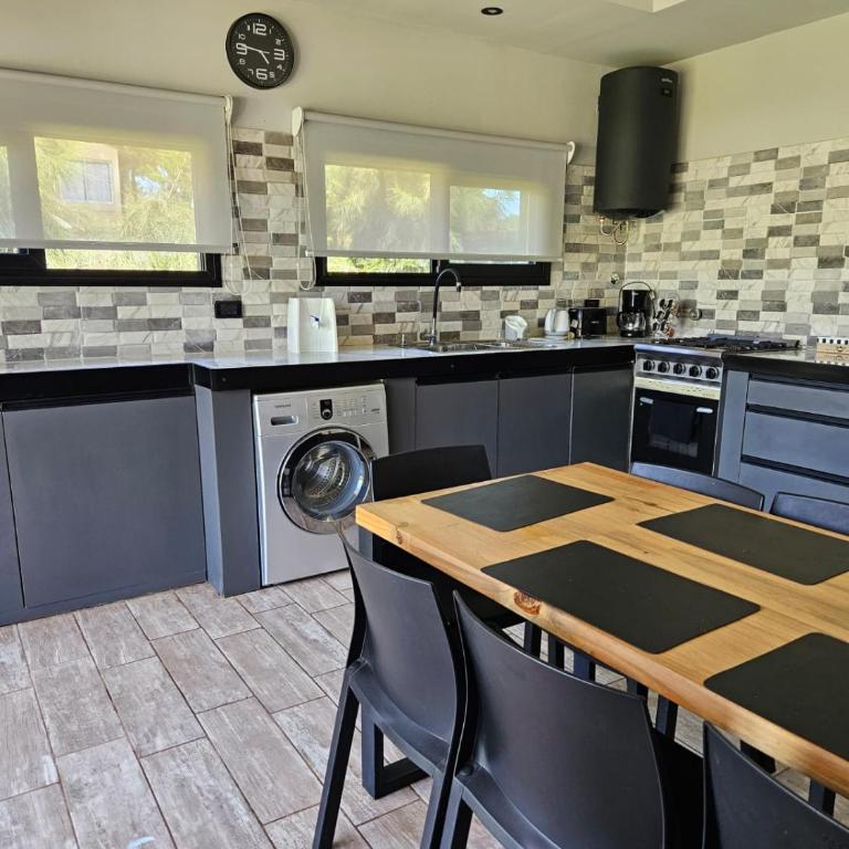 Casa con pileta en La Caleta - One-Bedroom House - 12