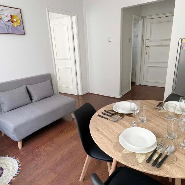 Gina & Oscar - One-Bedroom Apartment - 1