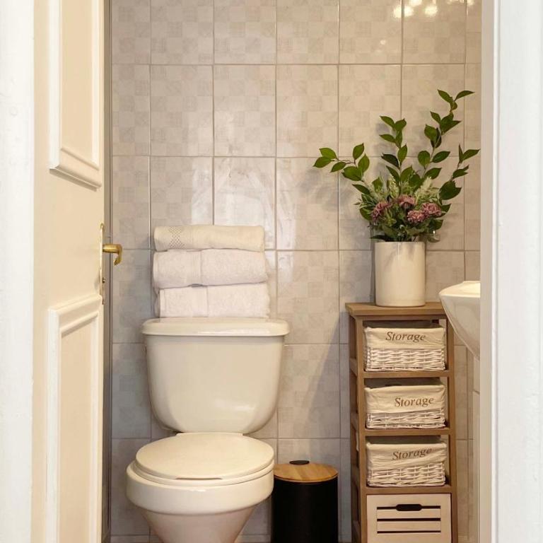 Gina & Oscar - One-Bedroom Apartment - 5
