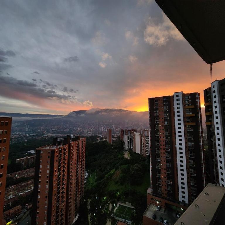 Medellín in the Clouds, Pool, Gym, Turkish Bath, Parking - Apartamento de 3 dormitorios - 42