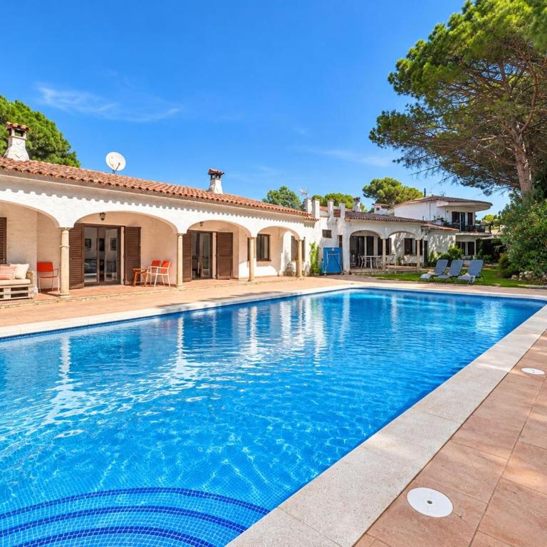 Casa Confortable con Gran Piscina Comunitaria y Jardín en L'Escala - HISP-7-6 - Villa - 1
