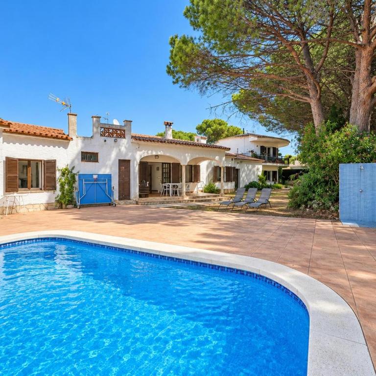 Casa Confortable con Gran Piscina Comunitaria y Jardín en L'Escala - HISP-7-6 - Villa - 5